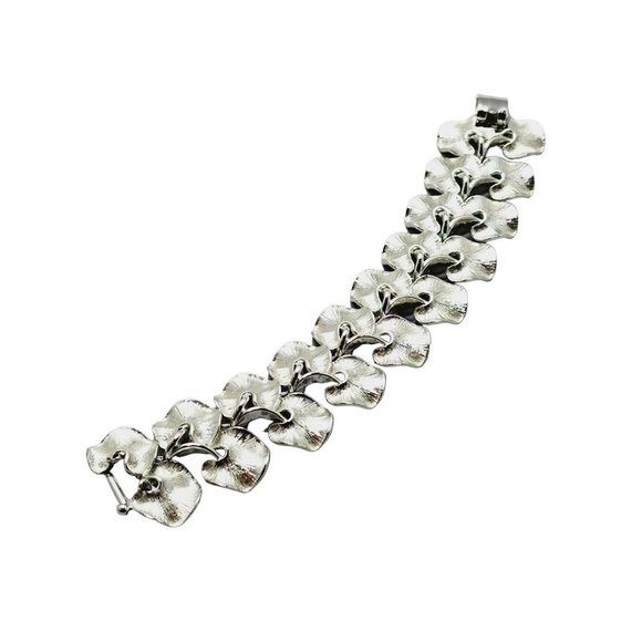 Vintage Signed Lisner Silvertone Lilypad Design Bracelet (A736) - Picture 1 of 5